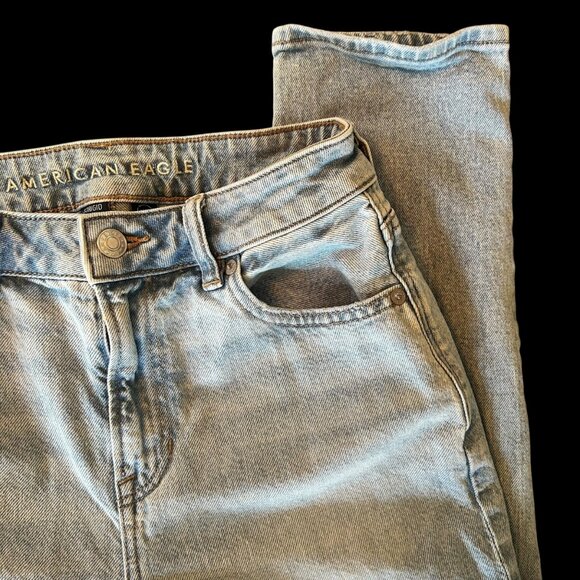 American Eagle Light Wash High Rise Strigid Mom Denim Jean 2S - Picture 6 of 7